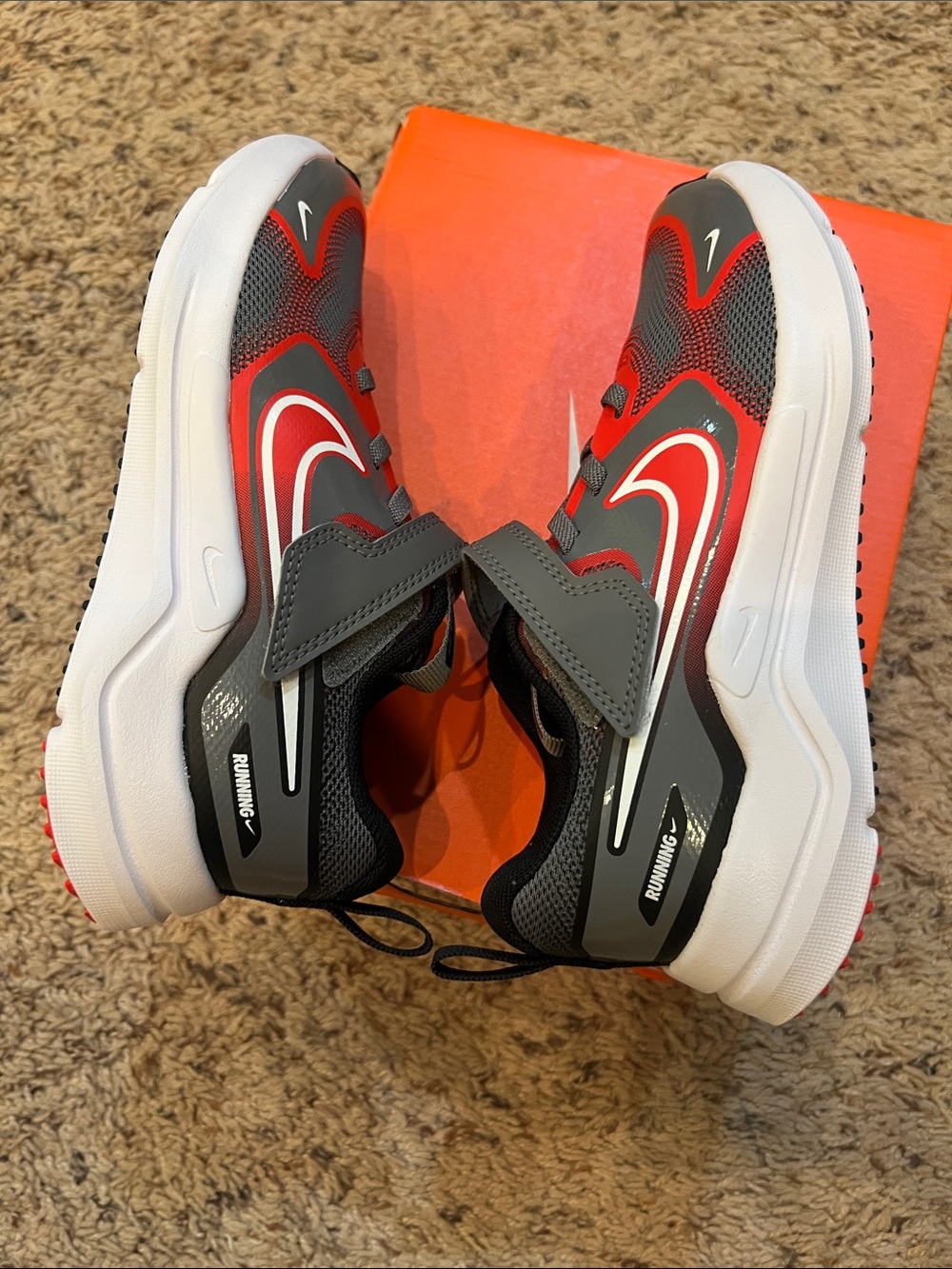 Boys Nike Cosmic Runner Sneakers - Picture 5 of 10